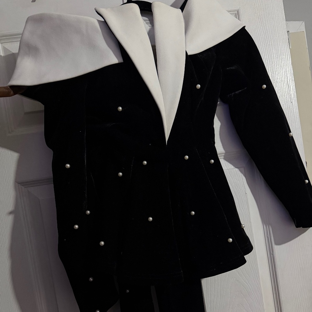 2 Piece velvet set with pearl details